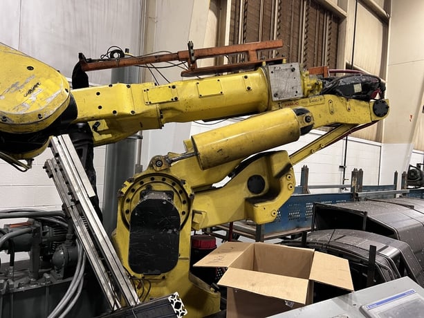 Fanuc, S-420iF, 6-Axis robot, R-J2 controller, 120 kg payload, floor mount - Image 2