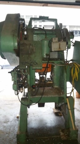 45 Ton, V & O, OBI Power Press, air clutch, adjustable, 1.75" Stroke, 9" Shut height, 36" x 21" x 2.5" - Image 4