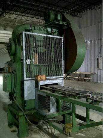 60 Ton, Bliss, straight side double crank Power Press, automatic feed, 2" -4" Stroke, 30" L-R x 16" F-B Bed - Image 1
