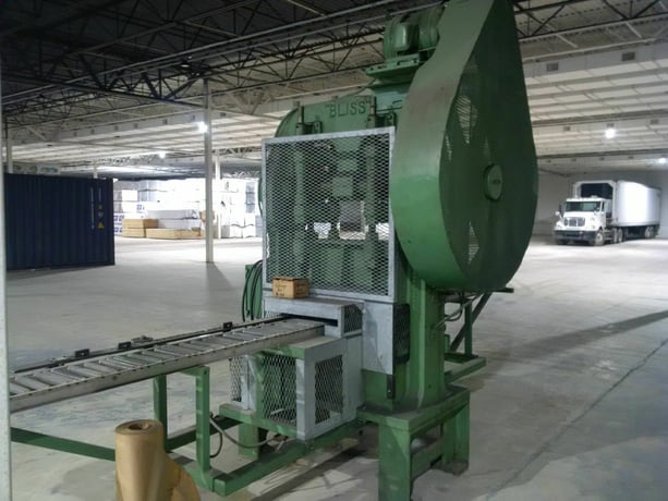 60 Ton, Bliss, straight side double crank Power Press, automatic feed, 2" -4" Stroke, 30" L-R x 16" F-B Bed - Image 6