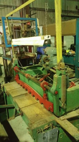 16 gauge x 4' Brown & Boggs, Gap Foot Squaring Shear, front support arms, sheet hold-down - Image 1