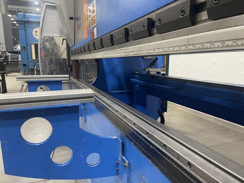 110 Ton, Prima Power press brake, 10' overall, serial QUO-0012-V300042 - Image 5