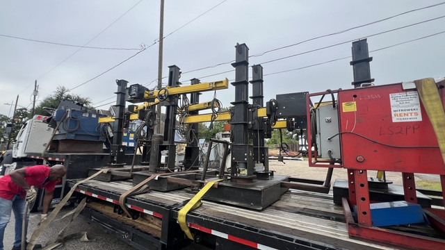4' x 4' Stinger, maniuplator w/powered vertical travel, column is mounted on a heavy duty slowing bearing - Image 3