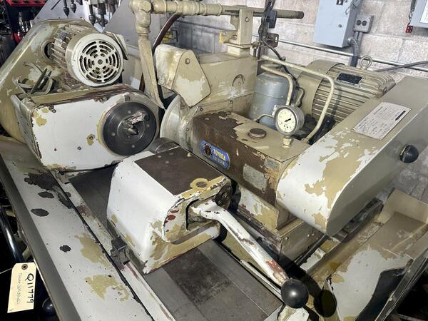 12" x 20" Toyoda #GOS32X50, cylindrical grinder, 16" wheel, 5 HP, coolant system - Image 6