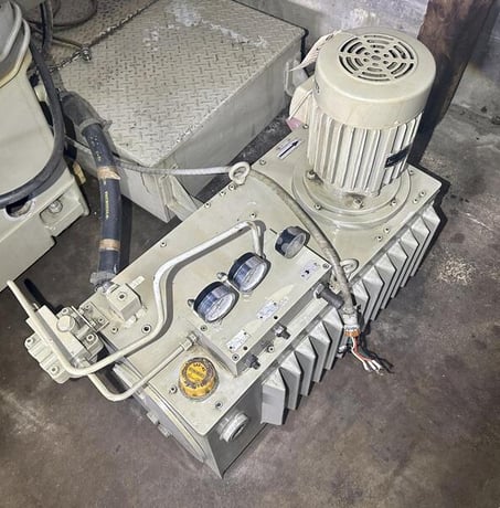 12" x 20" Toyoda #GOS32X50, cylindrical grinder, 16" wheel, 5 HP, coolant system - Image 8