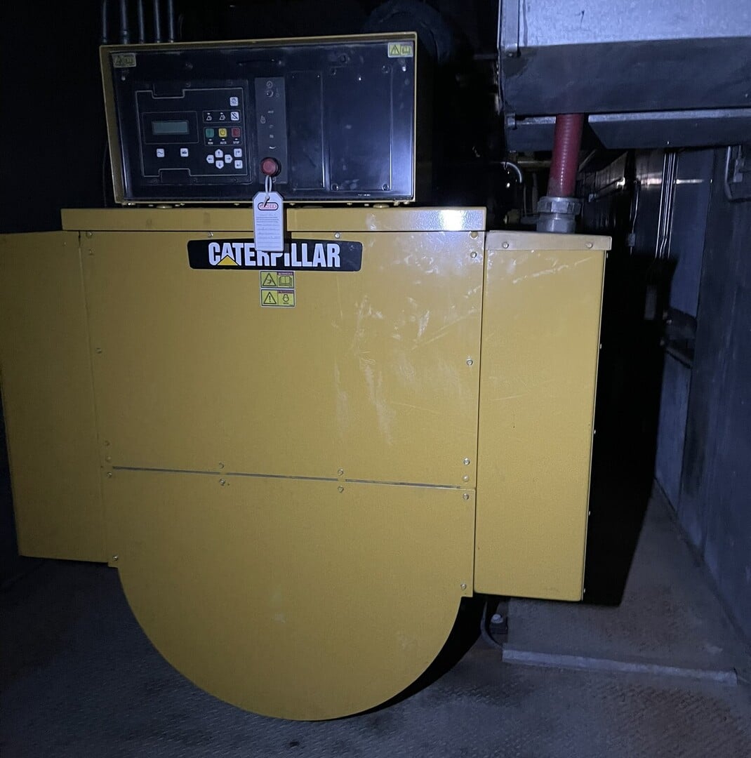 1450 KW Caterpillar #3516BHD, prime power diesel generator, 1812 KVA, 1200 RPM, 4160 Volts, 2008 - Image 3