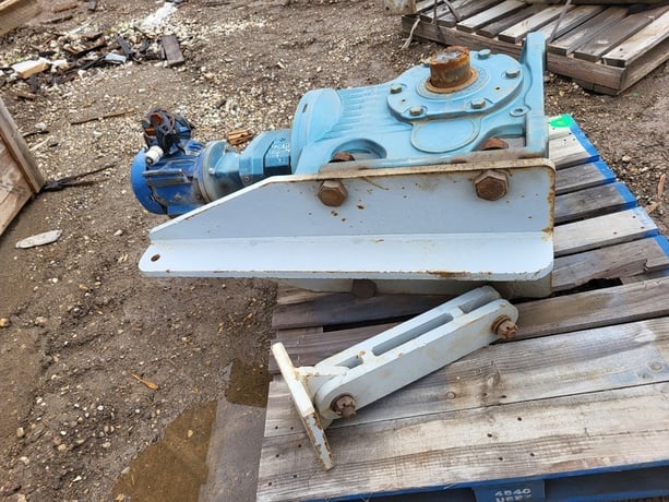3 HP, 1755 RPM, SEW-Eurodrive #KA127R77AM182-KS, 704.00 :1 ratio gear reducer, 575 Volts - Image 6