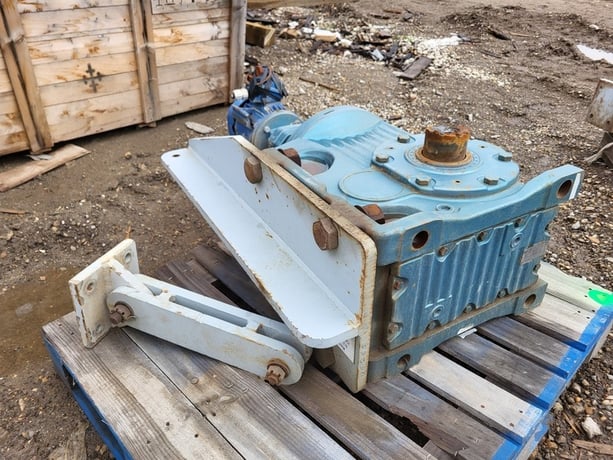 3 HP, 1755 RPM, SEW-Eurodrive #KA127R77AM182-KS, 704.00 :1 ratio gear reducer, 575 Volts - Image 7