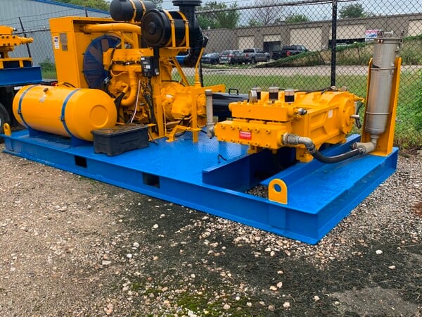 84 GPM @ 10000 psi, Gardner Denver #TX450SB, P/B 450 HP John Deere diesel, triplex - Image 1