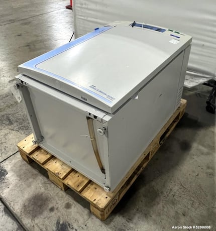 Thermo Scientific #Series-2 Water Jacketed C02 Incubator, 184L (6.5 cu.ft.) capacity, up to 55&deg;C (131&deg;F) - Image 2