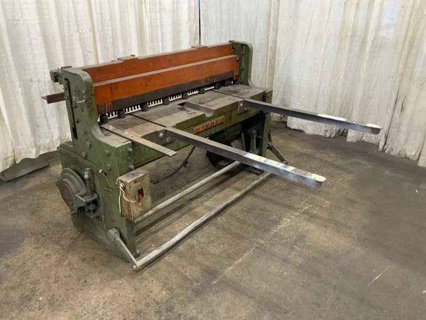 12 gauge x 4' Wysong #1048, power squaring shear, 24" manual back gauge, 8 hold downs, 3 HP - Image 7