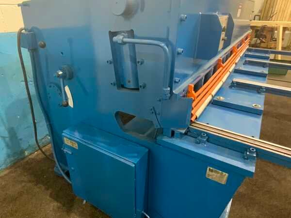 1/4" x 10' Summit #10x1/4, hydraulic squaring shear, 12" throat, 13 hydraulic hold downs, 15 HP - Image 4
