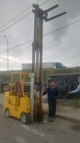 5000 lb. Allis-Chalmers forklift, 182" lift height, 3-mast, propane, cushion tires - Image 2
