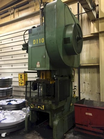 110 Ton, Brown & Boggs #110, OBI press, 6" stroke, 15.25" Shut Height, 3.87"adj., 33 SPM, 42" x27"bed, air - Image 2