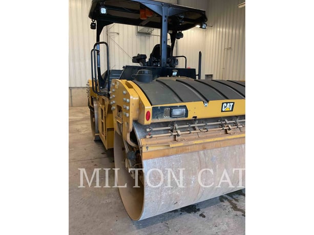 Caterpillar CB15, Twin Drum Roller, 1374 hours, S/N: M9400405, 2022 - Image 4