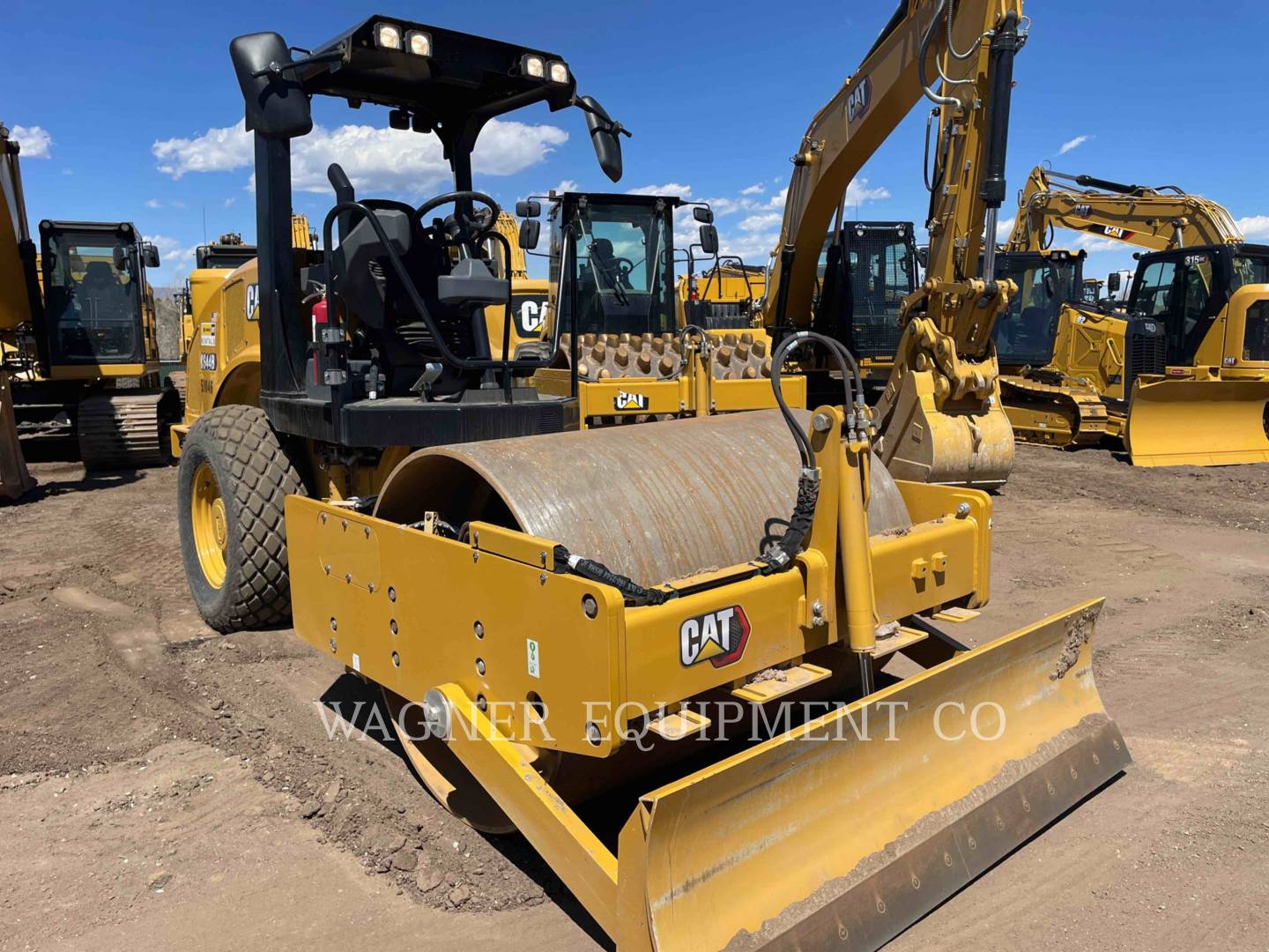 Caterpillar CS44B, Compactor, 176 hours, S/N: 4G300991, 2023 - Image 2