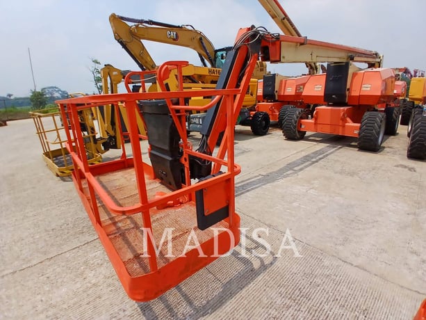 Jlg Industries, Inc. 800AJ, Articulated Boom Lift, 4232 hours, S/N: 300286838, 2021 - Image 1