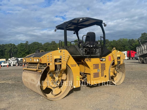 Caterpillar CB64B, Twin Drum Roller, 2201 hours, S/N: C5600228, 2016 - Image 1