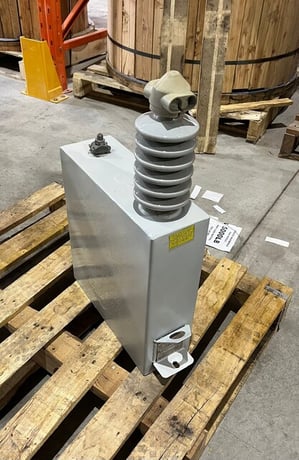 Westinghouse, 100 KVA, 1400 Volts, 125 KV Bil outdoor capacitors, surplus - Image 1