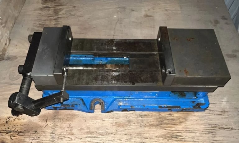 Kurt #D688, vise - Image 1