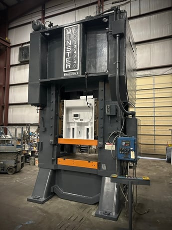 500 Ton, Minster #E2-500-48-48, 12" stroke, 28" Shut Height, 48" x 48" bed, 28 SPM, air clutch & brake, 1972 - Image 1