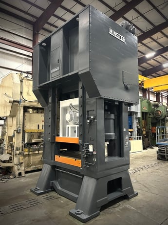 500 Ton, Minster #E2-500-48-48, 12" stroke, 28" Shut Height, 48" x 48" bed, 28 SPM, air clutch & brake, 1972 - Image 4