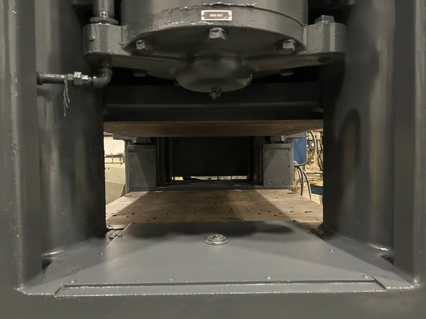 500 Ton, Minster #E2-500-48-48, 12" stroke, 28" Shut Height, 48" x 48" bed, 28 SPM, air clutch & brake, 1972 - Image 6