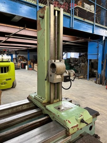 4" Tos #W100A, table type horizontal boring mill, 49" x49" built-in rotary table, built-in outrigger rails - Image 10