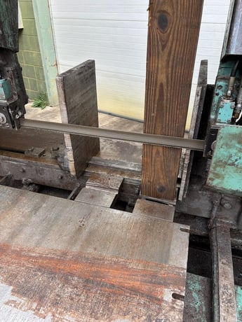 40" x 25" W.F. Wells #B25-2, semi-auto horizontal band saw, 2" blade width, 1998 - Image 3