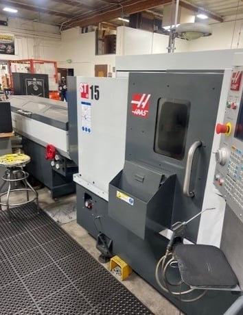 Haas #ST-15, CNC turning center, 27" swing, 8" chuck, 2.5" bar, barfeeder, chip conveyor, 2019 - Image 1