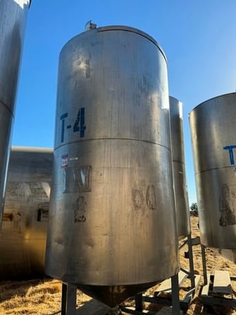 750 gallon 316 Stainless Steel tank, single wall design, 4' dia. x 8' straight side, cone bottom - Image 3