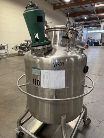 100 gallon Mueller #100F, 316 Stainless Steel agitated pressure vessel, 36" dia., dish top & bottom, 3 psi @ - Image 1