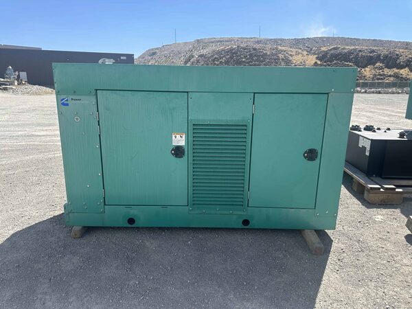 125 KW Cummins #GGLA-5710047, Natural gas generator set, 120/240 Volts, s/n #D050772240, 2005 - Image 1