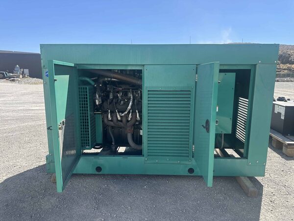 125 KW Cummins #GGLA-5710047, Natural gas generator set, 120/240 Volts, s/n #D050772240, 2005 - Image 2