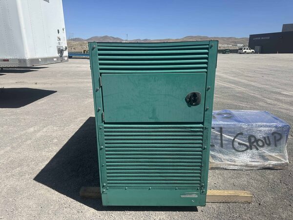125 KW Cummins #GGLA-5710047, Natural gas generator set, 120/240 Volts, s/n #D050772240, 2005 - Image 5