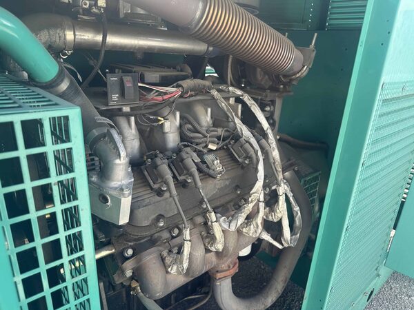 125 KW Cummins #GGLA-5710047, Natural gas generator set, 120/240 Volts, s/n #D050772240, 2005 - Image 6