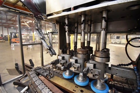 Resina, inline 3-spindle screw capper with capacity feeder - Image 4