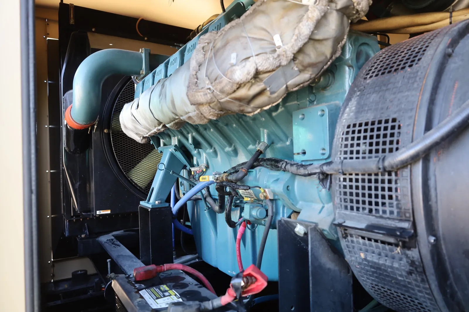 600 KW Generac #SD0600, diesel generator, enclosed, 277/480 Volts, 275 hours, 2008, #091566 - Image 3