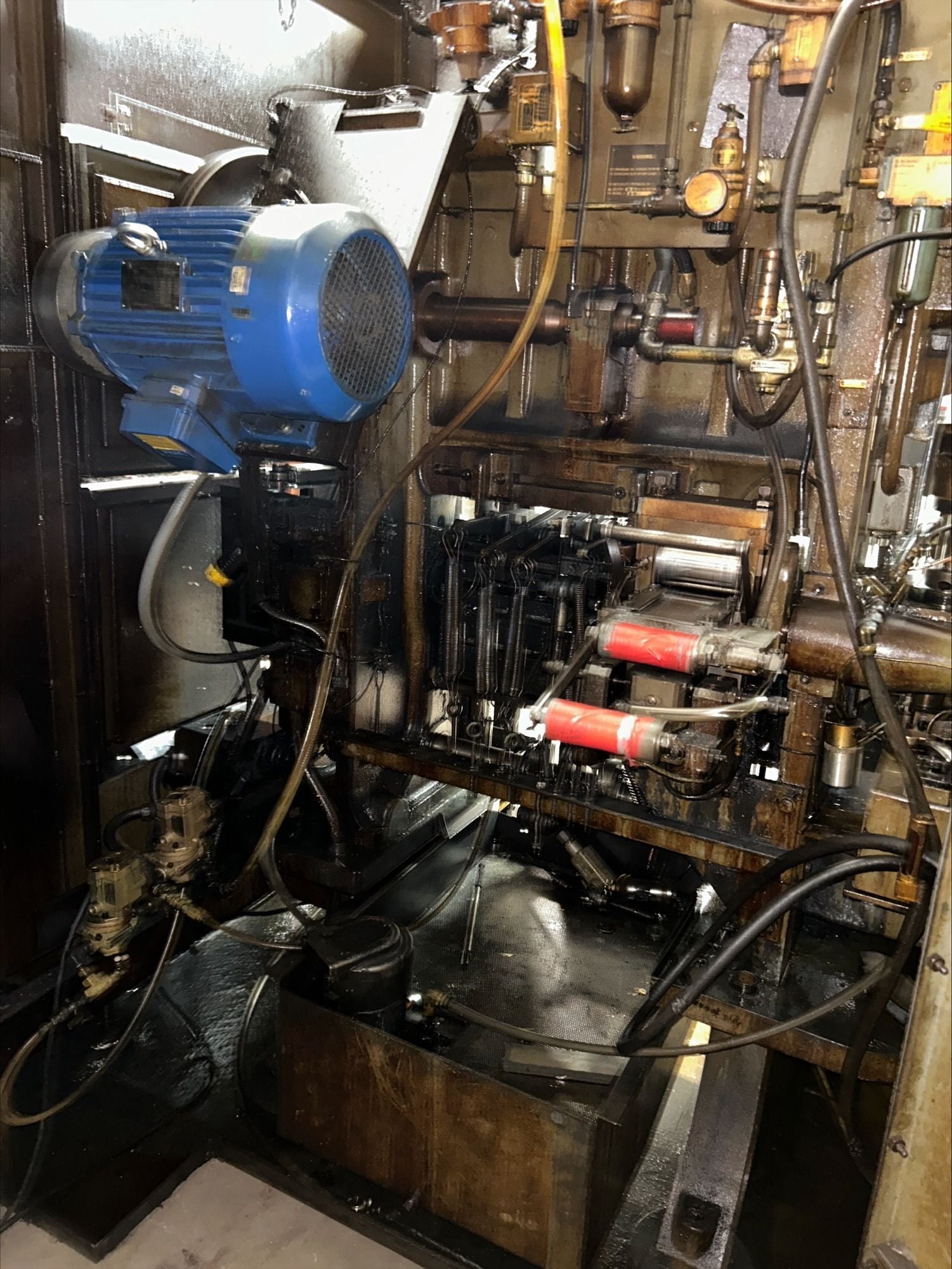 U.S. Baird #325, transfer press, 2.5" stroke, 9 op die set, 2 row oscillating stagger feed, Minster air - Image 8