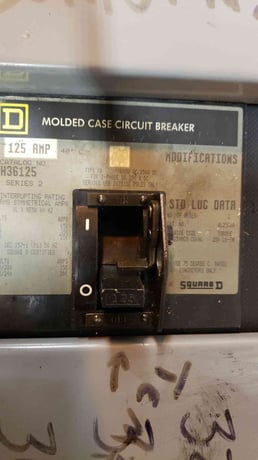 800 Amp. Square D, HCM3273-8, I-Line Panelboard, (10) breakers, 250/600 VAC - Image 2