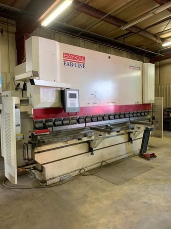 240 Ton, Fab-Line/Baykal #APHS41240, hydraulic, 10.2" stroke, 29.5 HP, pendant mounted CNC Control, 2 Axis - Image 1