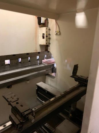 240 Ton, Fab-Line/Baykal #APHS41240, hydraulic, 10.2" stroke, 29.5 HP, pendant mounted CNC Control, 2 Axis - Image 5