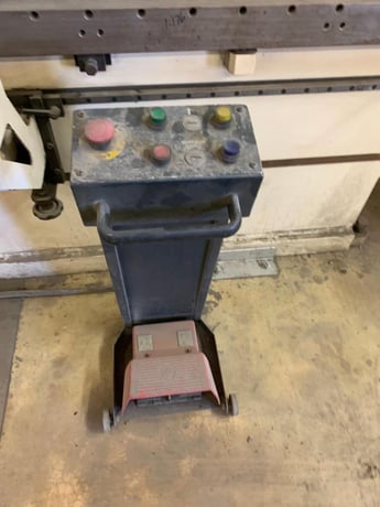 240 Ton, Fab-Line/Baykal #APHS41240, hydraulic, 10.2" stroke, 29.5 HP, pendant mounted CNC Control, 2 Axis - Image 8