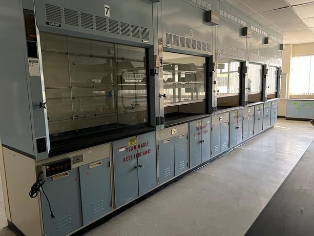 Hamilton, SafeAire Bench-top Fume Hood, 5' width - Image 1