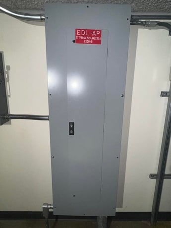 225 Amp. Westinghouse, PRL2, Panelboard, (8) breakers, 4 Wire, 3 phase, 480Y/277 V, 1994 - Image 3