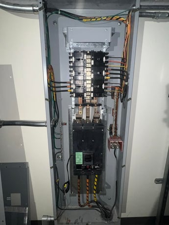 225 Amp. Westinghouse, PRL2, Panelboard, (8) breakers, 4 Wire, 3 phase, 480Y/277 V, 1994 - Image 6