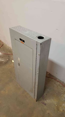 100 Amp. Square D, NC38SHR, NF Panelboard, (31) breakers, 4 Wire, 3 phase, 480Y/277 VAC - Image 7