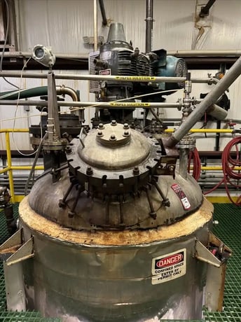 2500 gallon Walker, 316L Stainless Steel reactor, dish top, flat bottom, mounted on legs, S47210 - Image 2