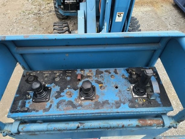 Genie #Z45/22, 4WD boom lift, LPG, 45' platform reach, 23' horizontal reach, 63 HP, 4000 RPM, 1994 - Image 4