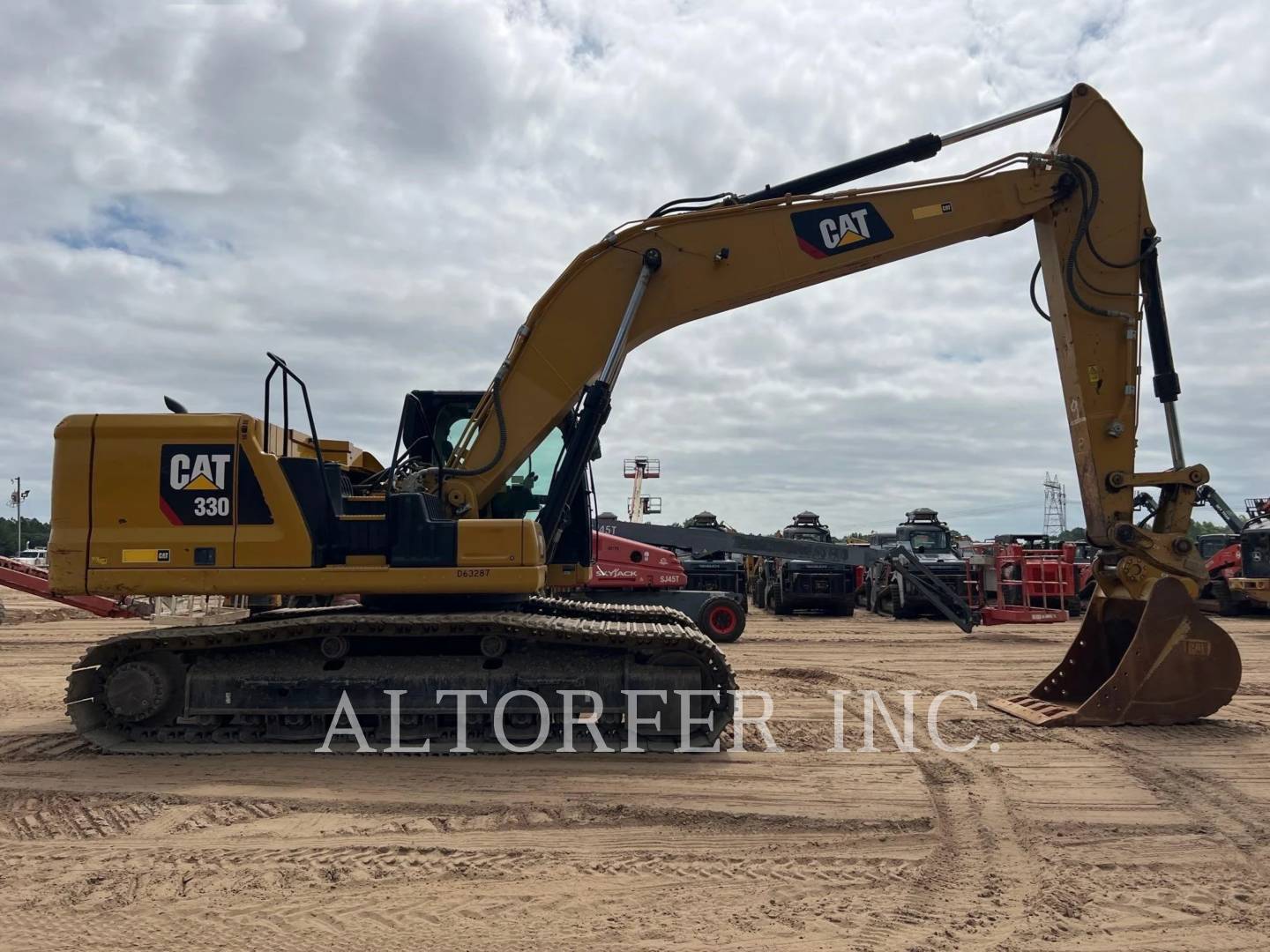 Caterpillar 330-07, Crawler Excavator, 3621 hours, S/N: LHW00385, 2019 - Image 8